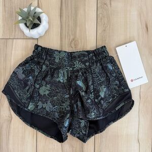 Lululemon Hotty Hot LR shorts size 4 NWT